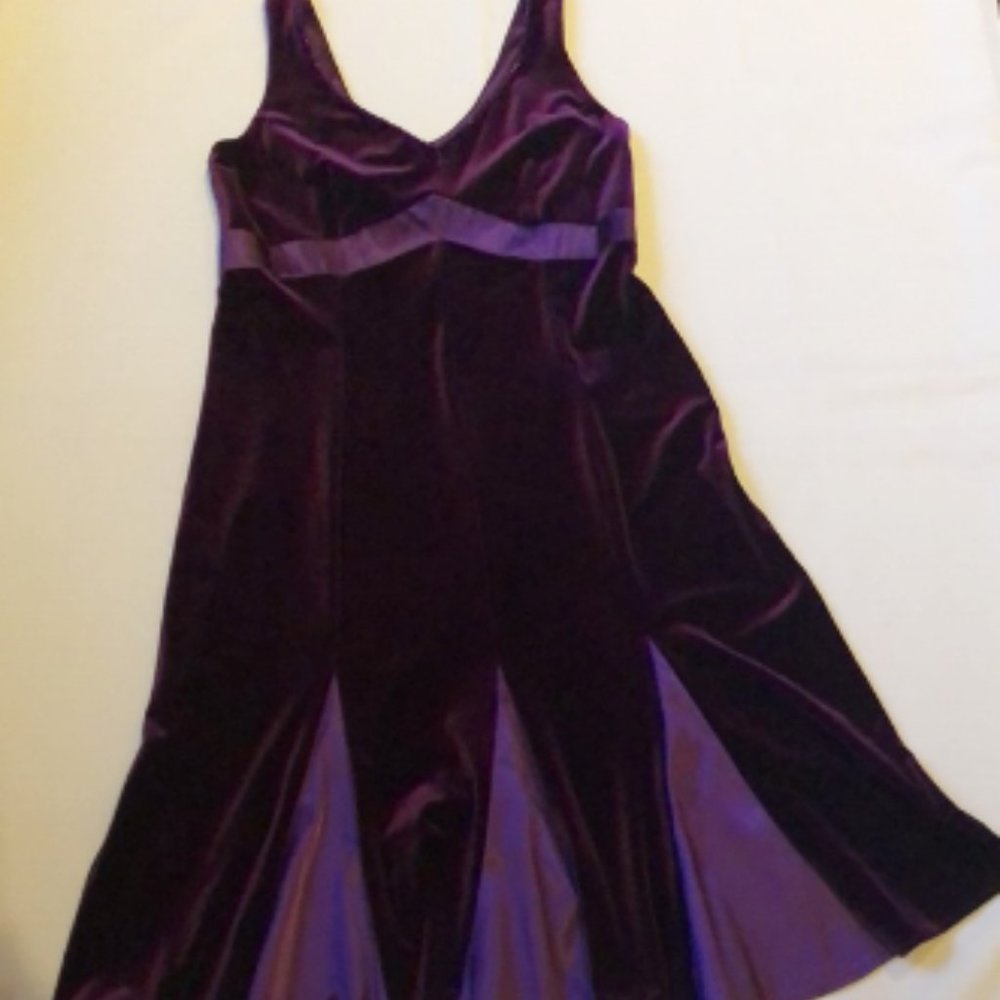 Dress womens new size 14 velvet satin 90% polyester 10% spandex trim Robbie Bee